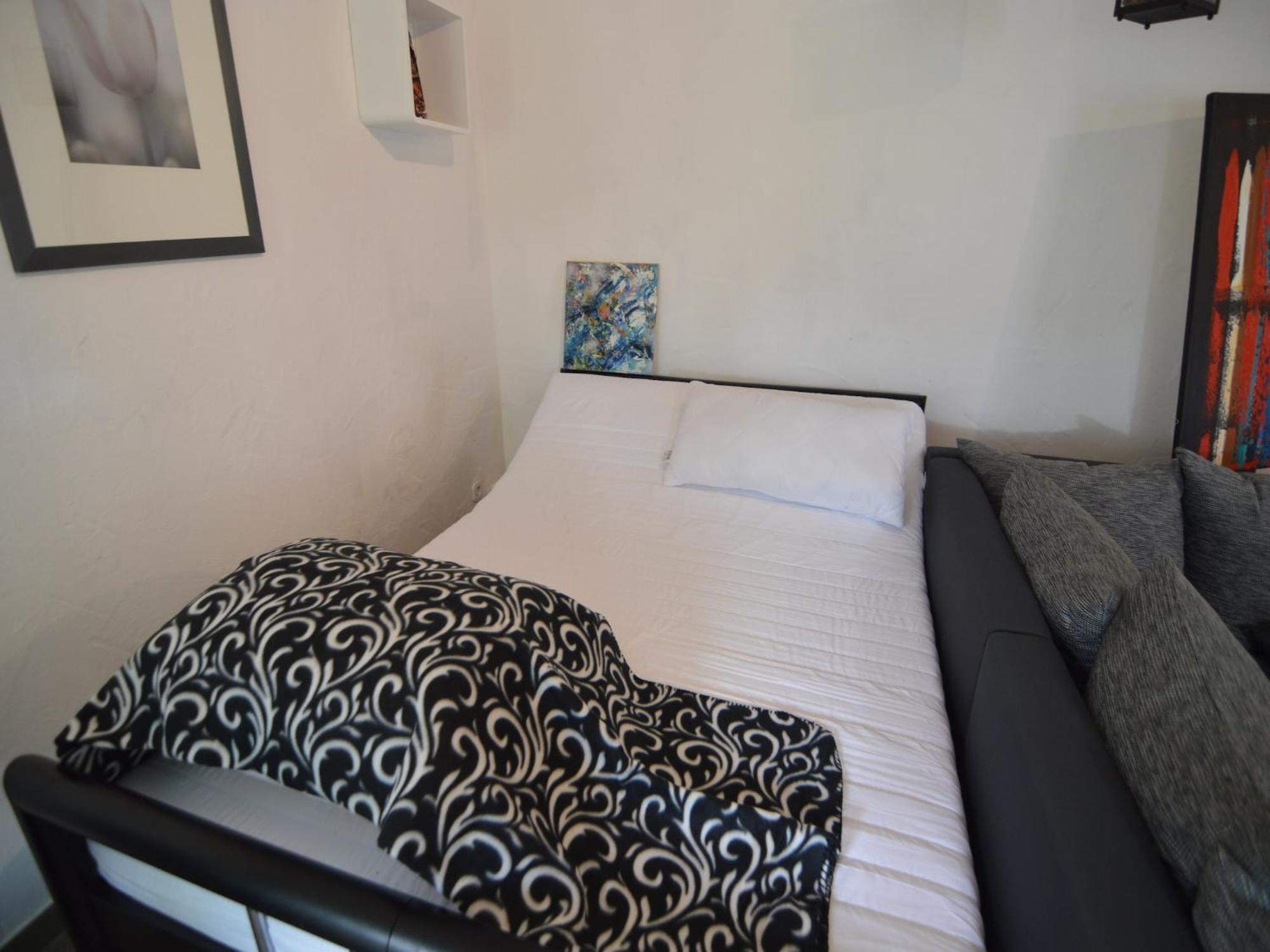 Cozy Apartment In Immerath With Fishing Near Экстерьер фото